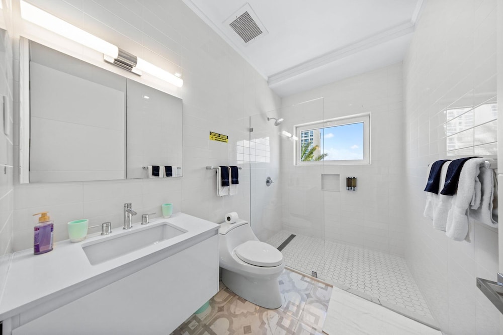 The Cove 106 in Palm Beach Aruba - Prime Location - Free Parking