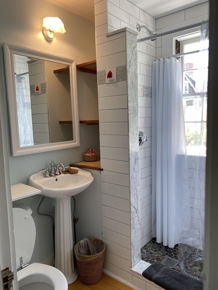 The Barnacle Inn