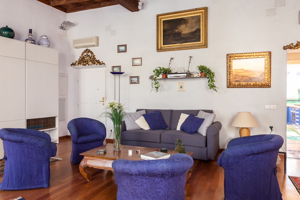 Luxury Trevi Apartment