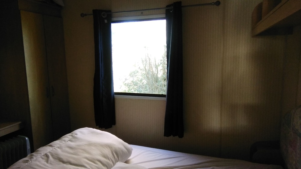 Charming 3-bed Caravan in Camber Food Rest view 2