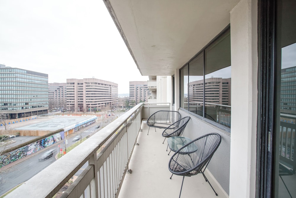 Convenient Apt Near Airport