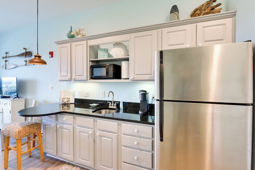 Walkable Condo w/ View Btwn Rosemary & Alys Beach!