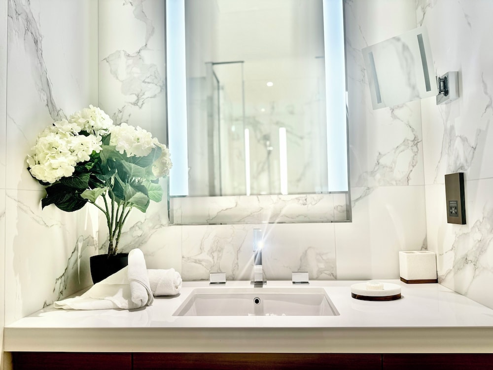 Venduras -Majestic Luxe 2BR Address Opera