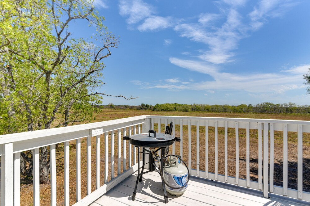Pet-friendly Freeport Vacation Rental w/ Deck!