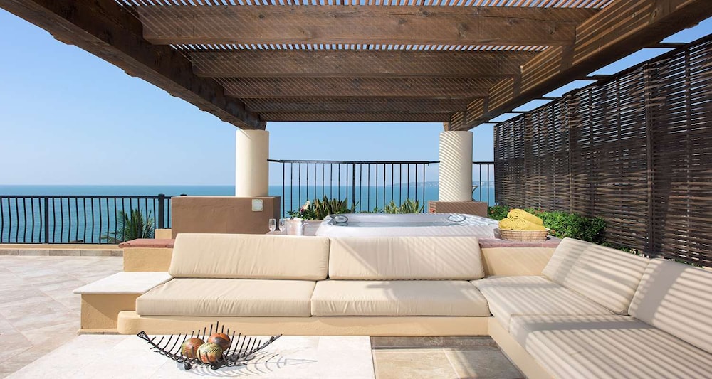 Luxury Suite at Villa del Palmar