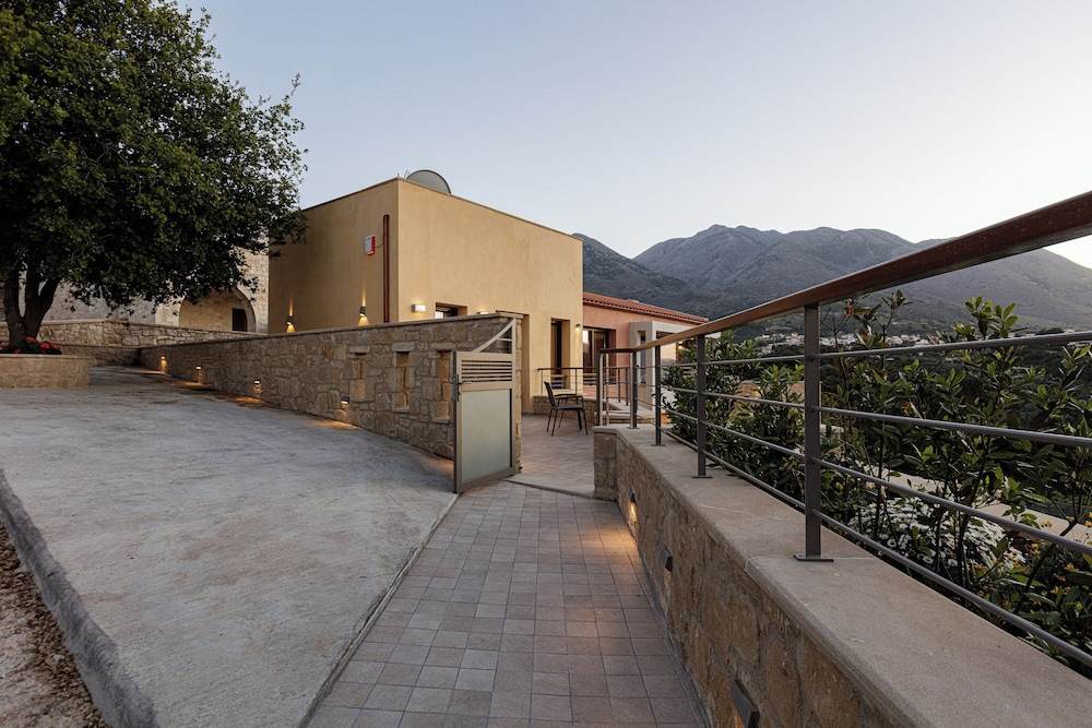 Vardina Villa