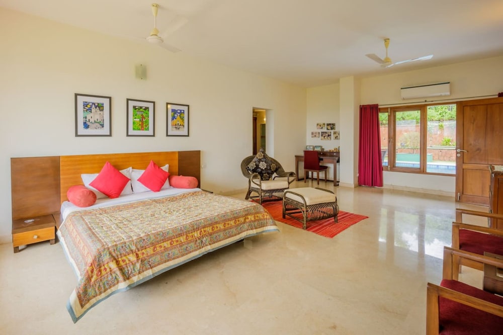 Stunning Hilltop 3BR Villa w Pool and River View