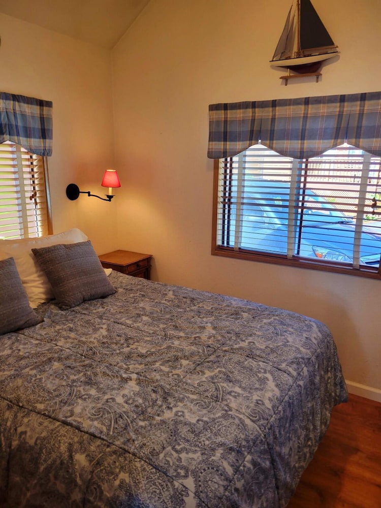 Ocean Front Cabin 12 Jacuzzi Spectacular Views