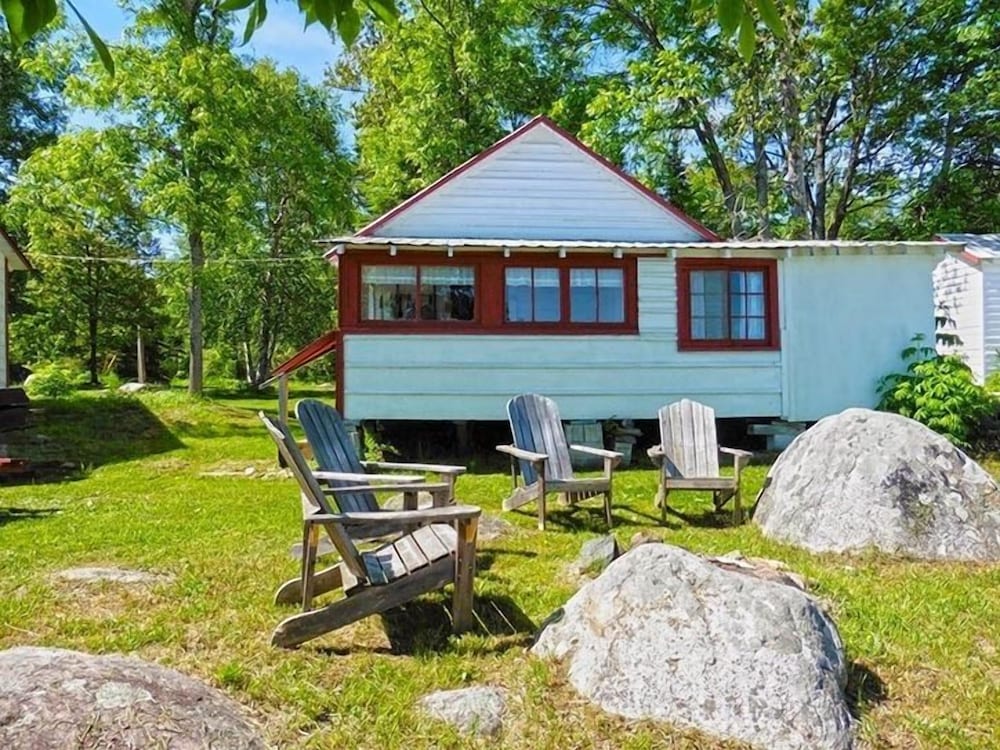 Bruce Bay Cottages & Lighthouse