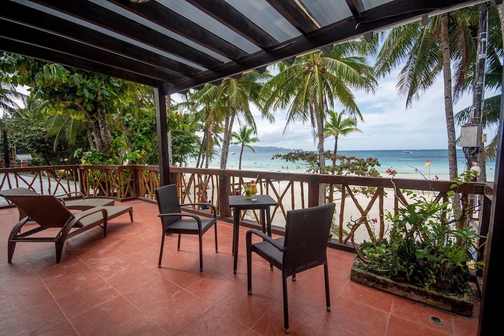 Red Coconut Beach Hotel