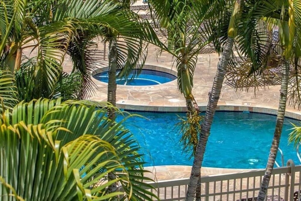 Signature Residences at Maui Banyan