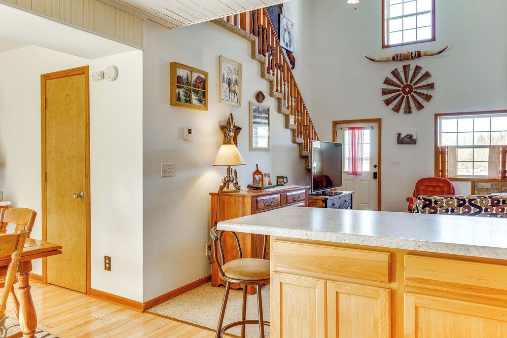 'red Barn Getaway' Chillicothe Countryside Home