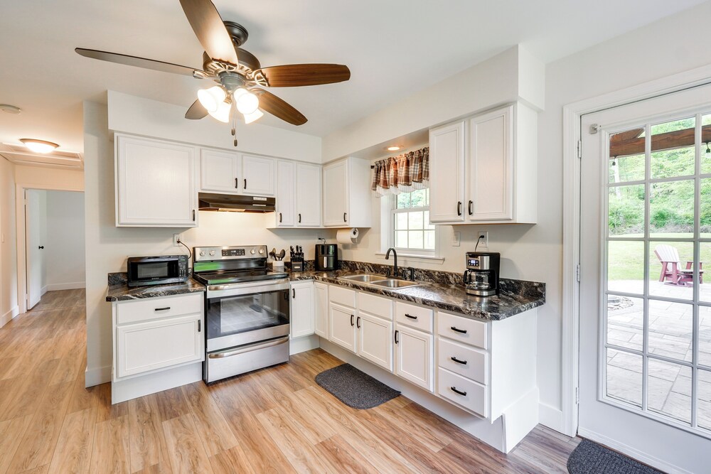 Fish, Hunt & Hike: Pet-friendly Home in Allenwood