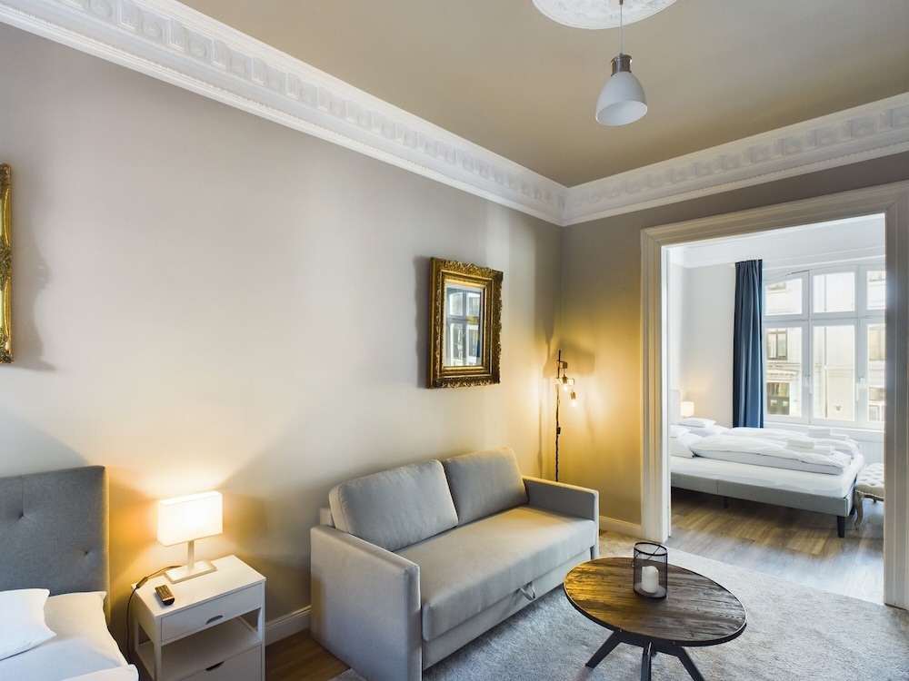 Art Apartments