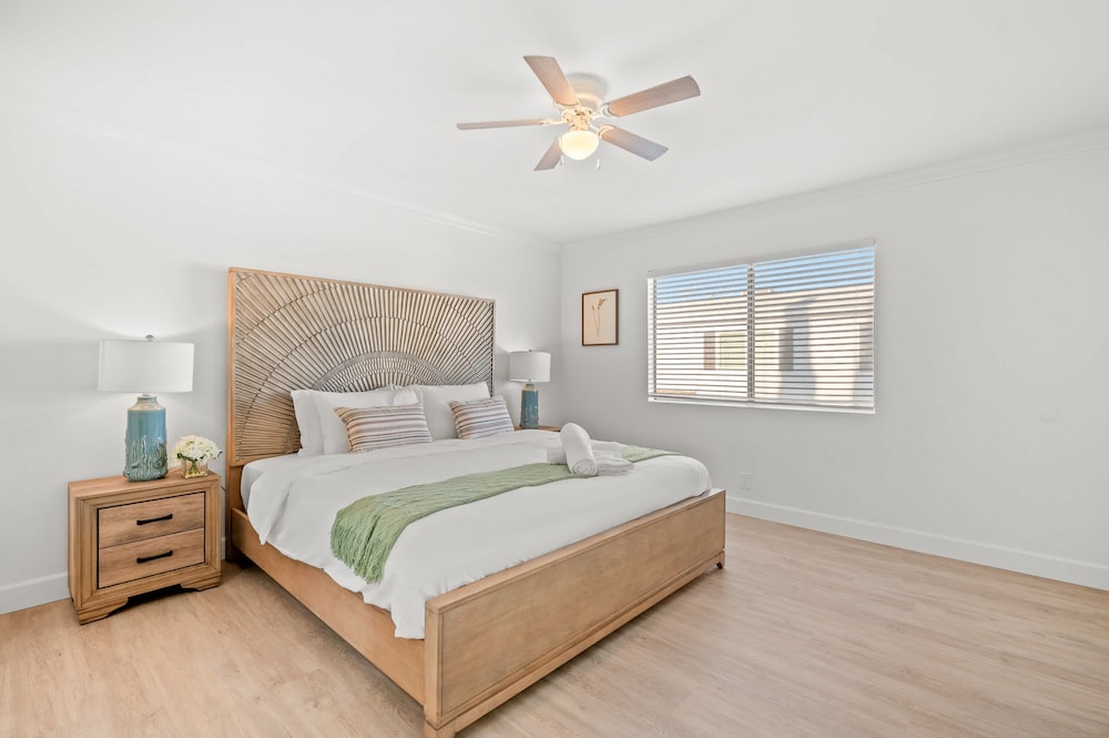 734 Glendora in Glendora
