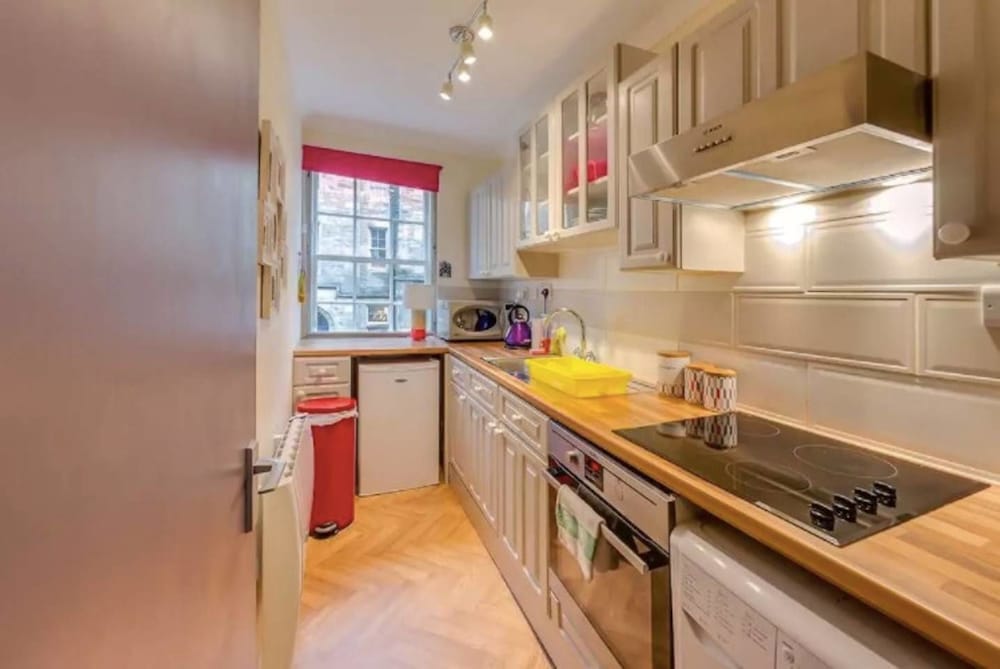 JOIVY Stylish Castle View Apartment