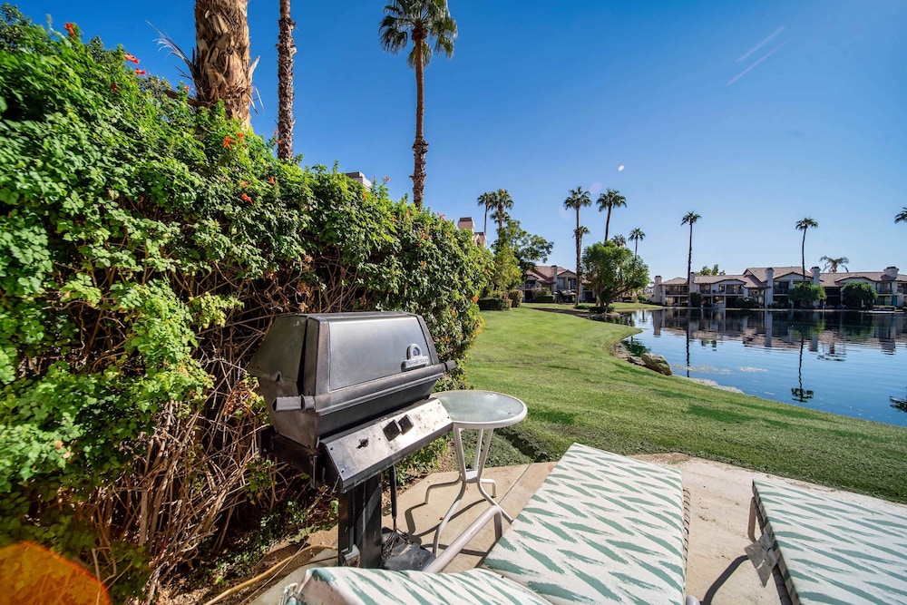 Cozy Lakeside Retreat in PGA West Bbq Scenic Views