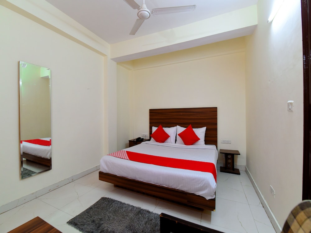 OYO 12818 Dev Villa