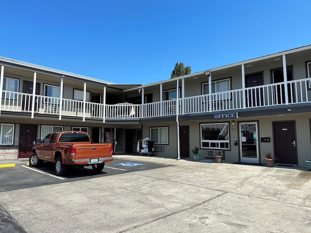 The Royal Victorian Motel