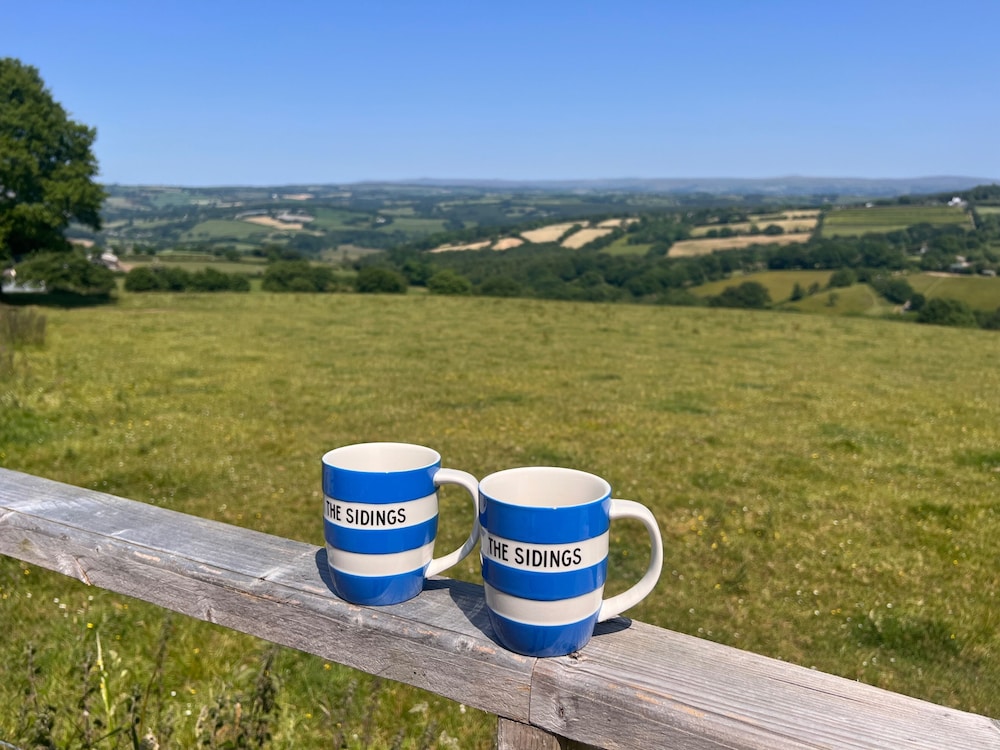 1 Bed Cabin-sleeps 2, Hot Tub, Garden, Pets, Views