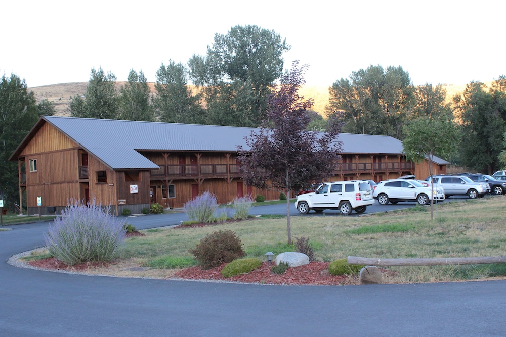 Methow River Lodge & Cabins