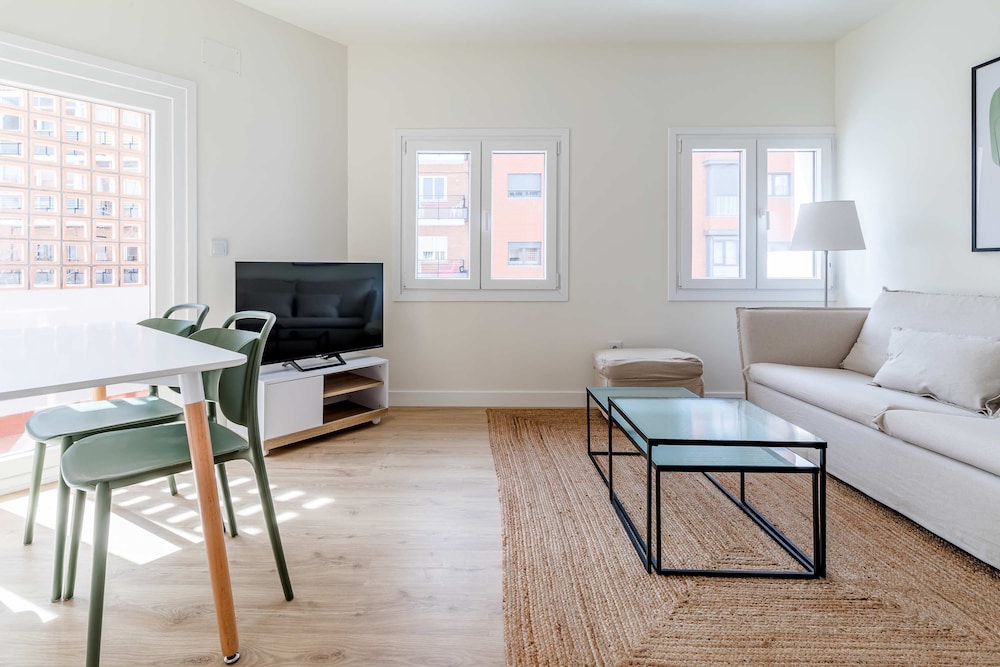 Double Castilla 2BR Home Near Castellana Avenue