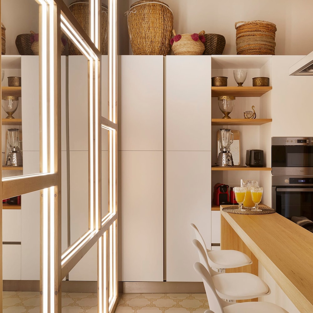 The Avenue 2BR Luxury Unit in Diagonal Ave