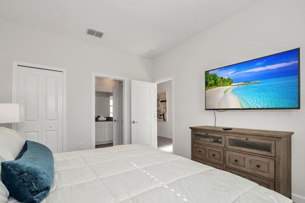 Storey Lake 9 Bedroom Villa With Games Room 9 Home - Image 4