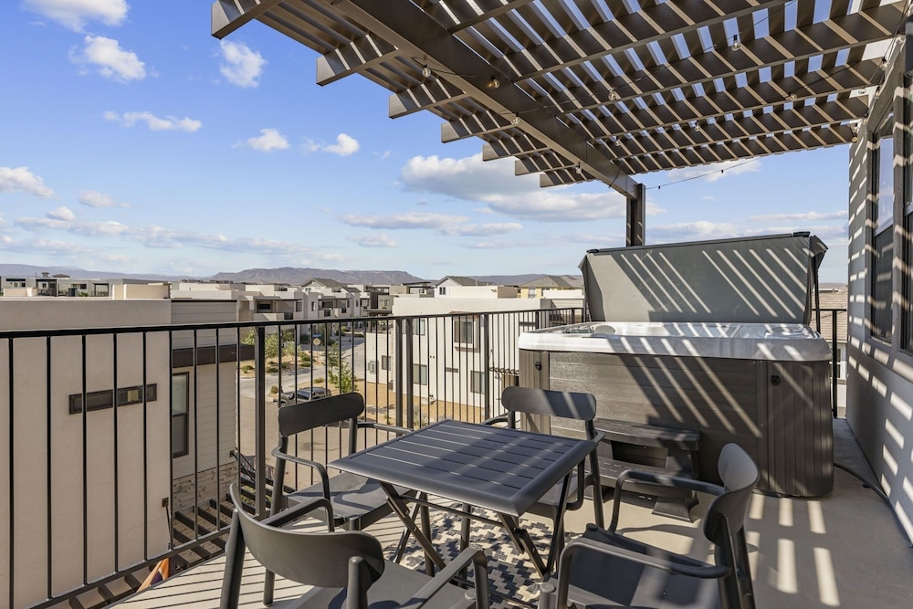 St. Gorgeous 3 Bedroom Condo