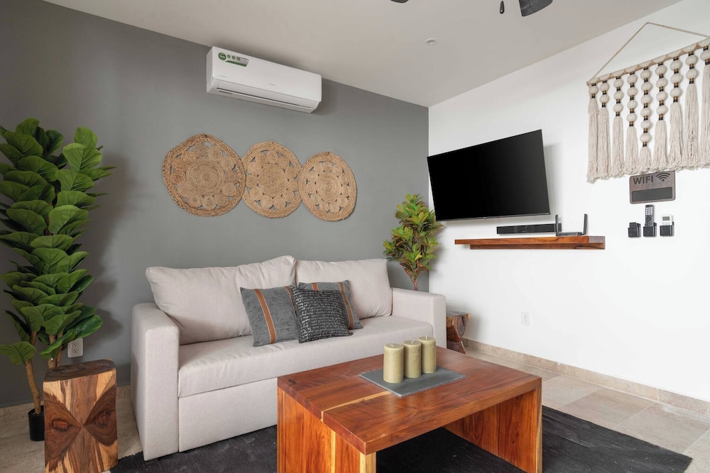 Beautiful and Comfortable, 1 Bedroom! The Best in Zama!