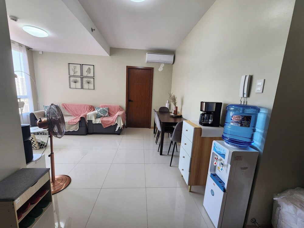 Cozy 1BR Condo in Mandaluyong City With City Skyline View