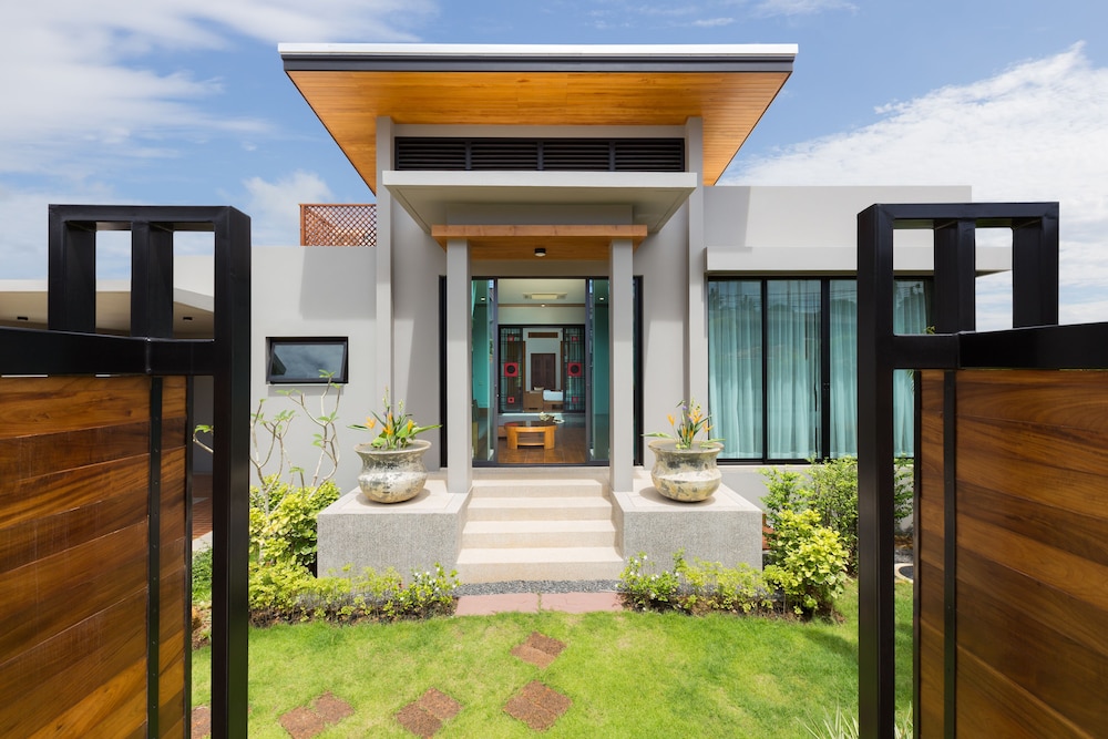Nai Harn Baan-Bua Villas