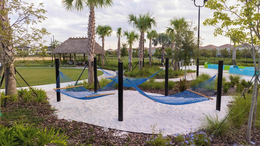 Modern 5BR Retreat Pool Water Park More