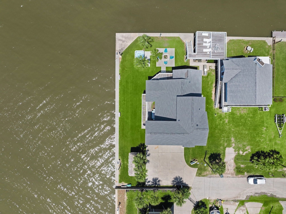 Blue Marlin Bayfront Retreat by Ryson Vacation Rentals