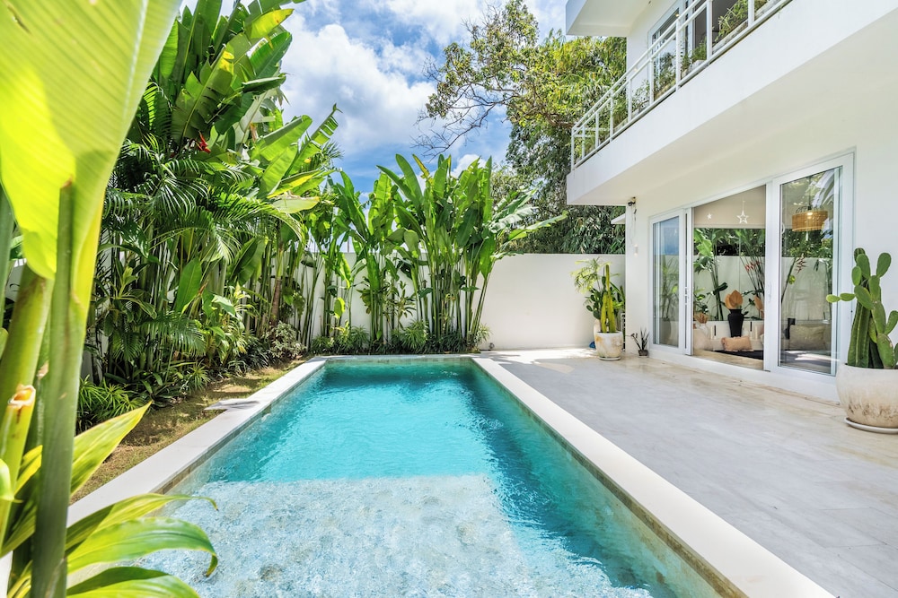 Eleven Villa Canggu - Calm Oasis with Pool and Privacy