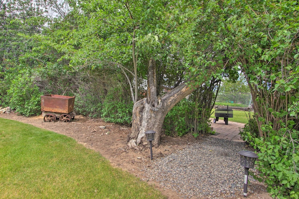 Cozy Home w/ Hot Tub: Half Mi to Salmon River! view 3
