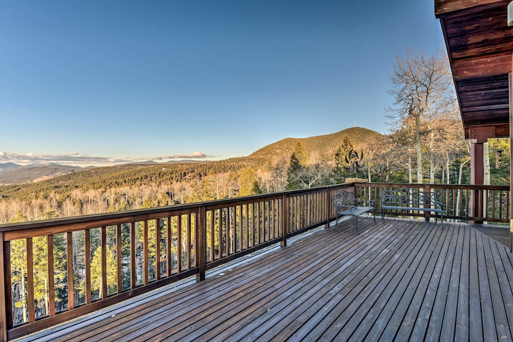Falcon Rest: A Deluxe Angel Fire Mountain Retreat!