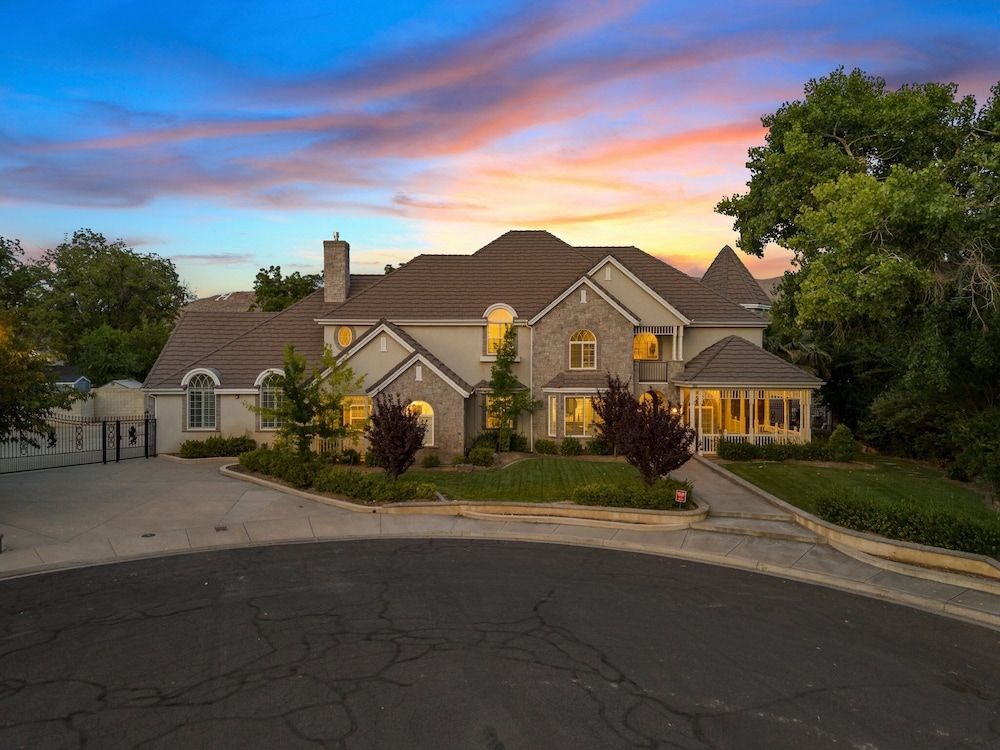 The Country House 6 Bedroom Home