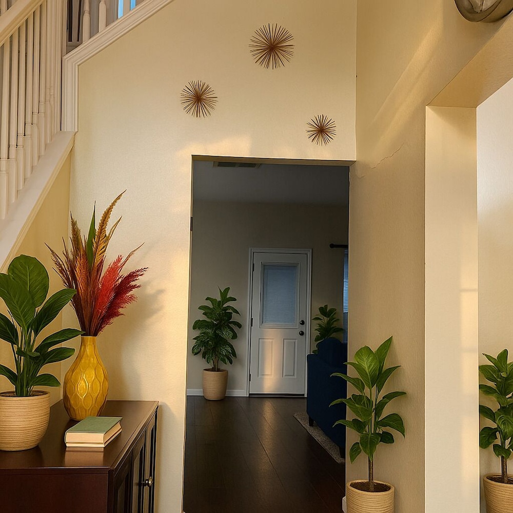 Spacious Home Quiet Neighborhood nr Downtown