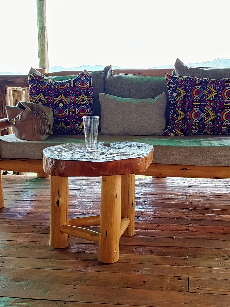 Bwindi Neckview Lodge