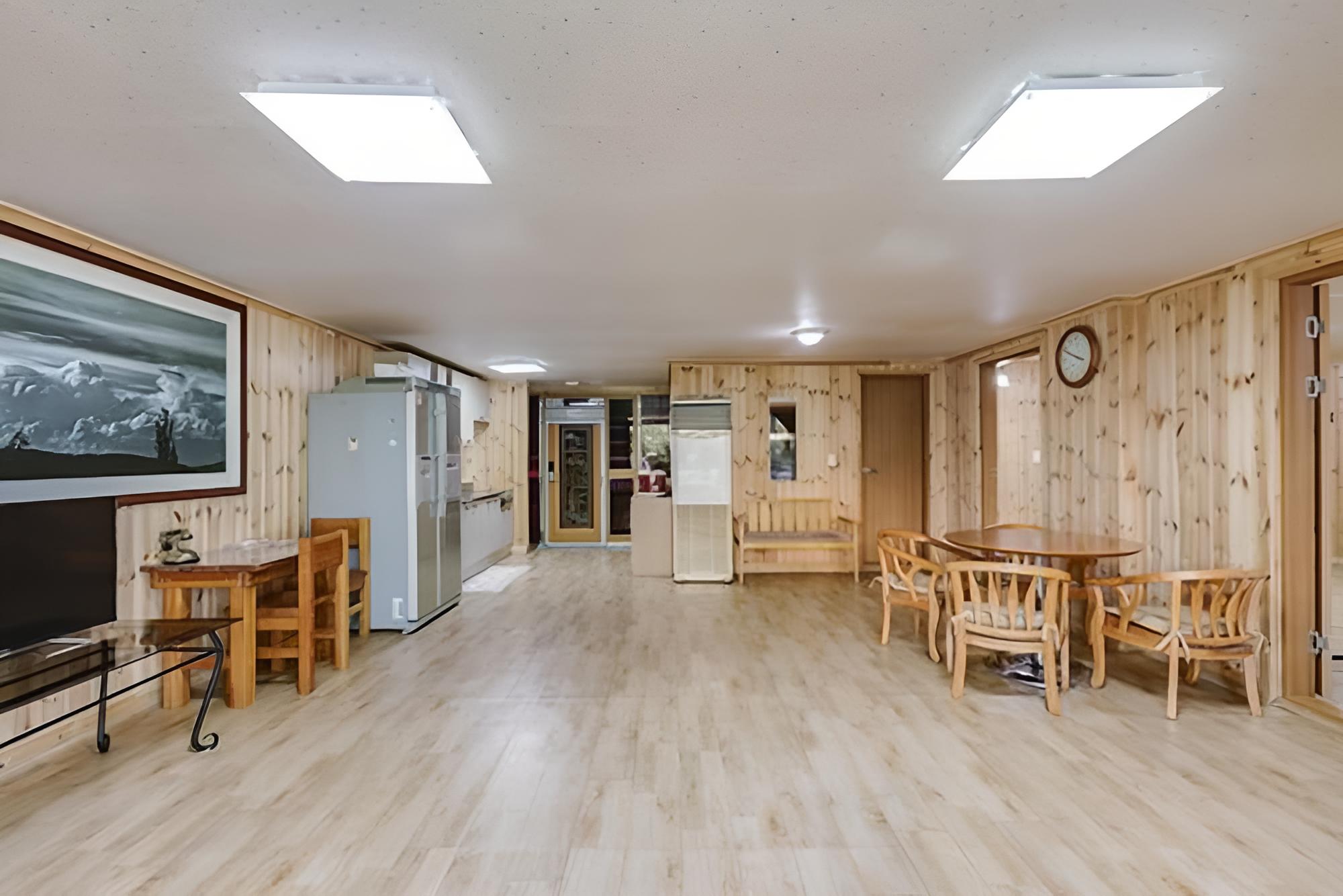 Wanju Moak Pension