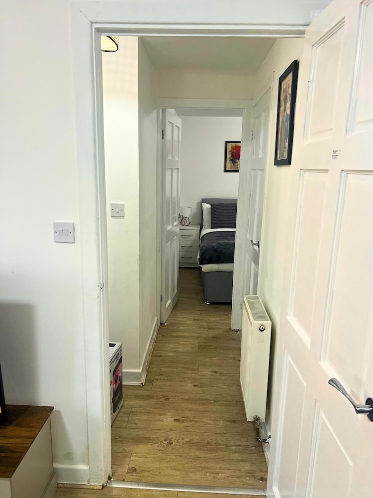City Nearby - Parking - Wifi - Garden - Sleeps 4 view 5
