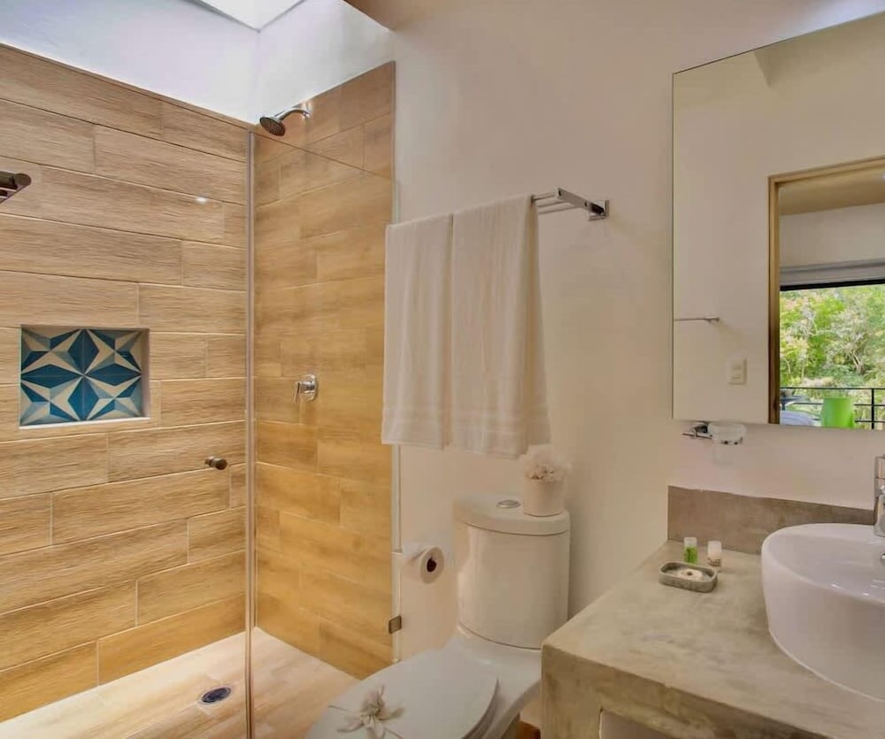 4 Br Private Rooftop Pool Spacious Exclusive