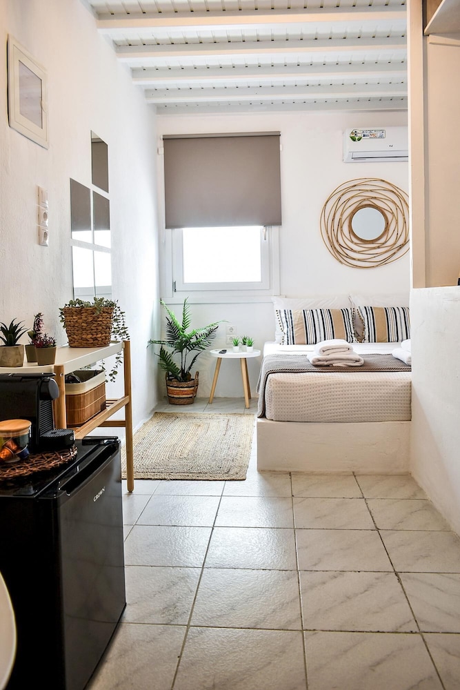 Whitelist Studio 2 in Mykonos Town view 3
