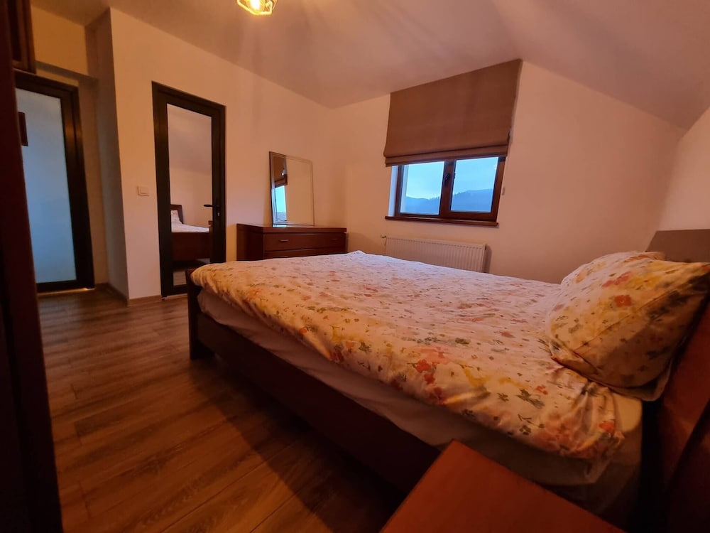Rocktop Refuge In Rasnov view 2
