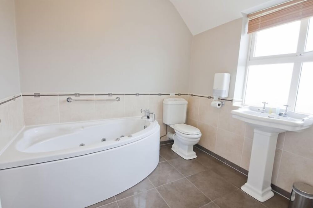 Upton Court Holiday Cottages view 5