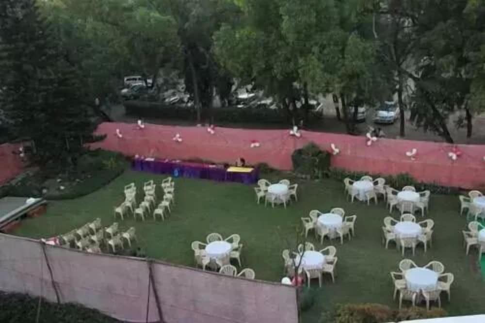 The Pavillion Hotel