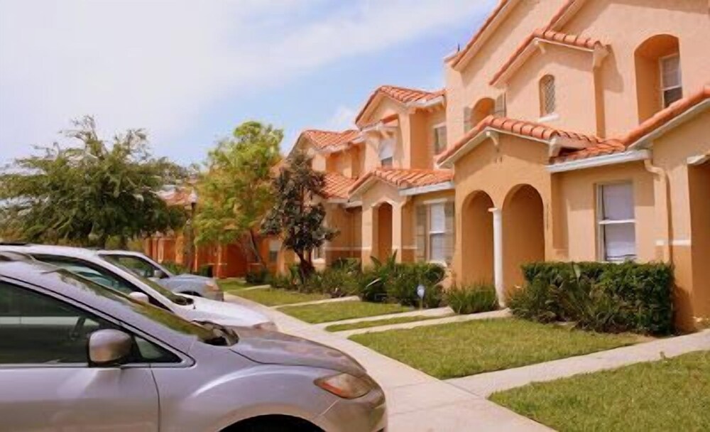 Orlando and Kissimmee Town homes by MyOrlandoStay