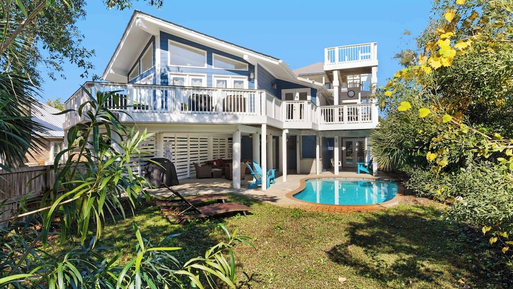 Your Ideal Beach Getaway With Private Pool, Game Room and Close to Beach!
