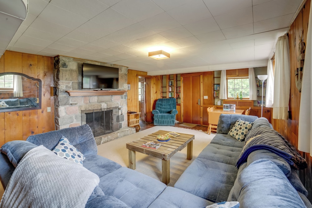 Cozy Hillsdale Home 1 Mi to Baw Beese Lake! - Property Image 22